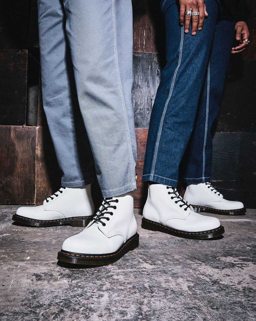 weiße dr. martens 101 yellow stitch smooth herren-ankle-boots