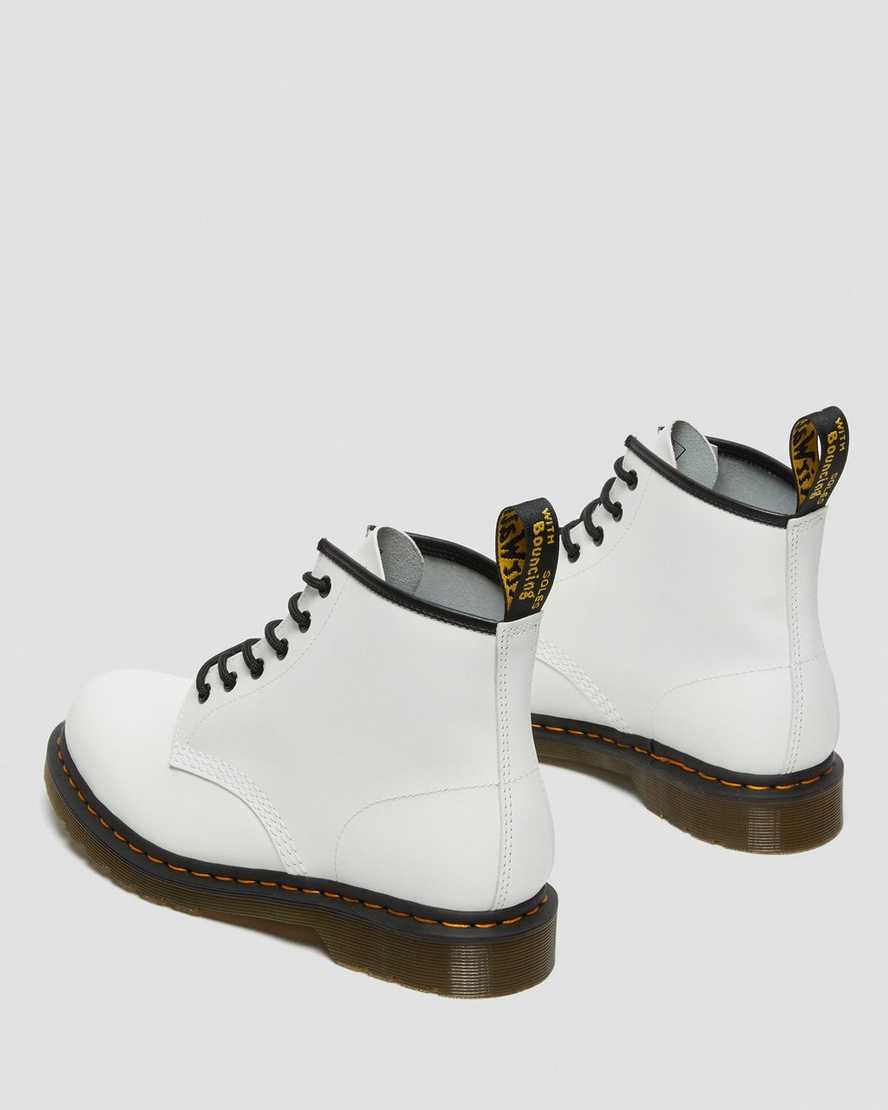 weiße dr. martens 101 yellow stitch smooth herren-ankle-boots