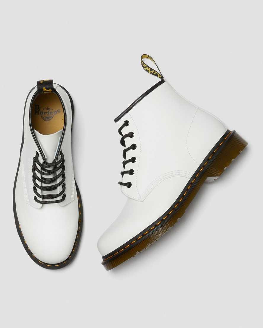 weiße dr. martens 101 yellow stitch smooth herren-ankle-boots