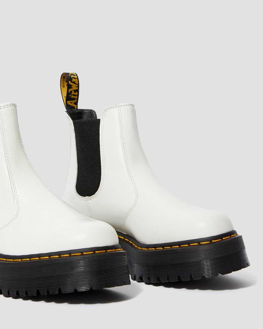 weiße dr. martens 2976 chelsea boots mit glatter plateausohle für herren