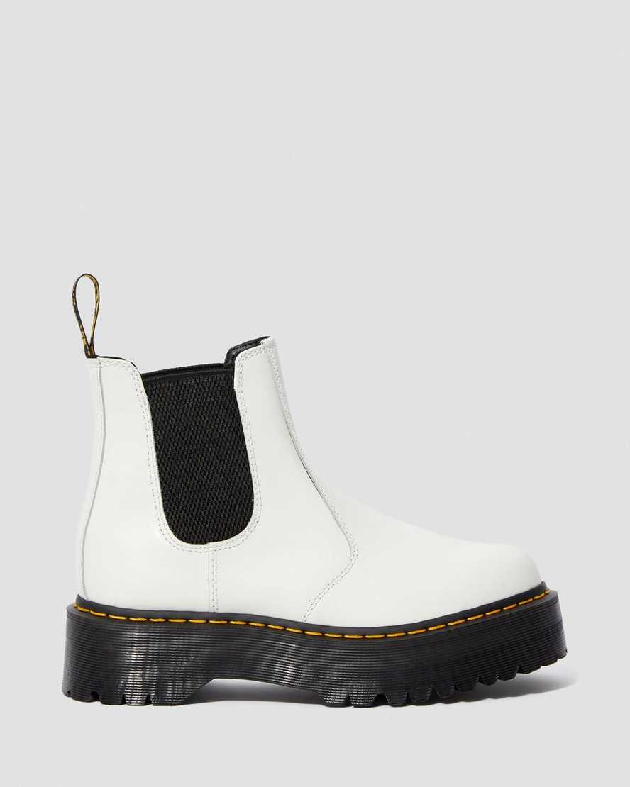 weiße dr. martens 2976 chelsea boots mit glatter plateausohle für herren