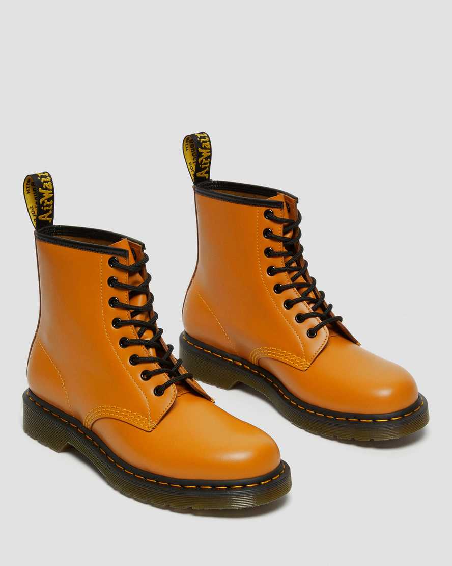 orangefarbene dr. martens 1460 smooth herren-schnürstiefel