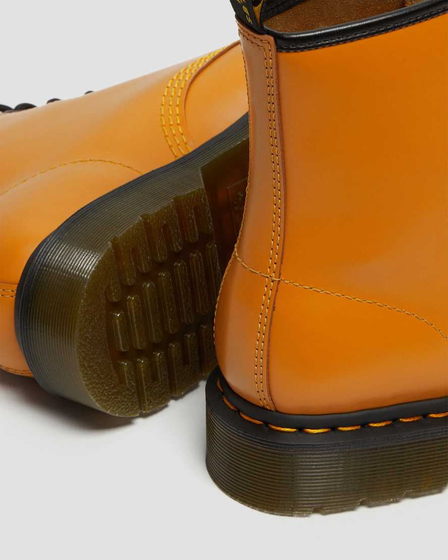 orangefarbene dr. martens 1460 smooth herren-schnürstiefel