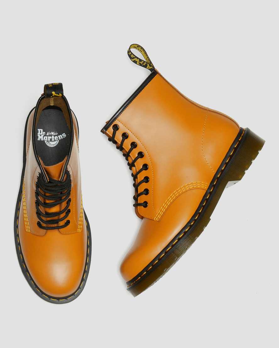 orangefarbene dr. martens 1460 smooth herren-schnürstiefel