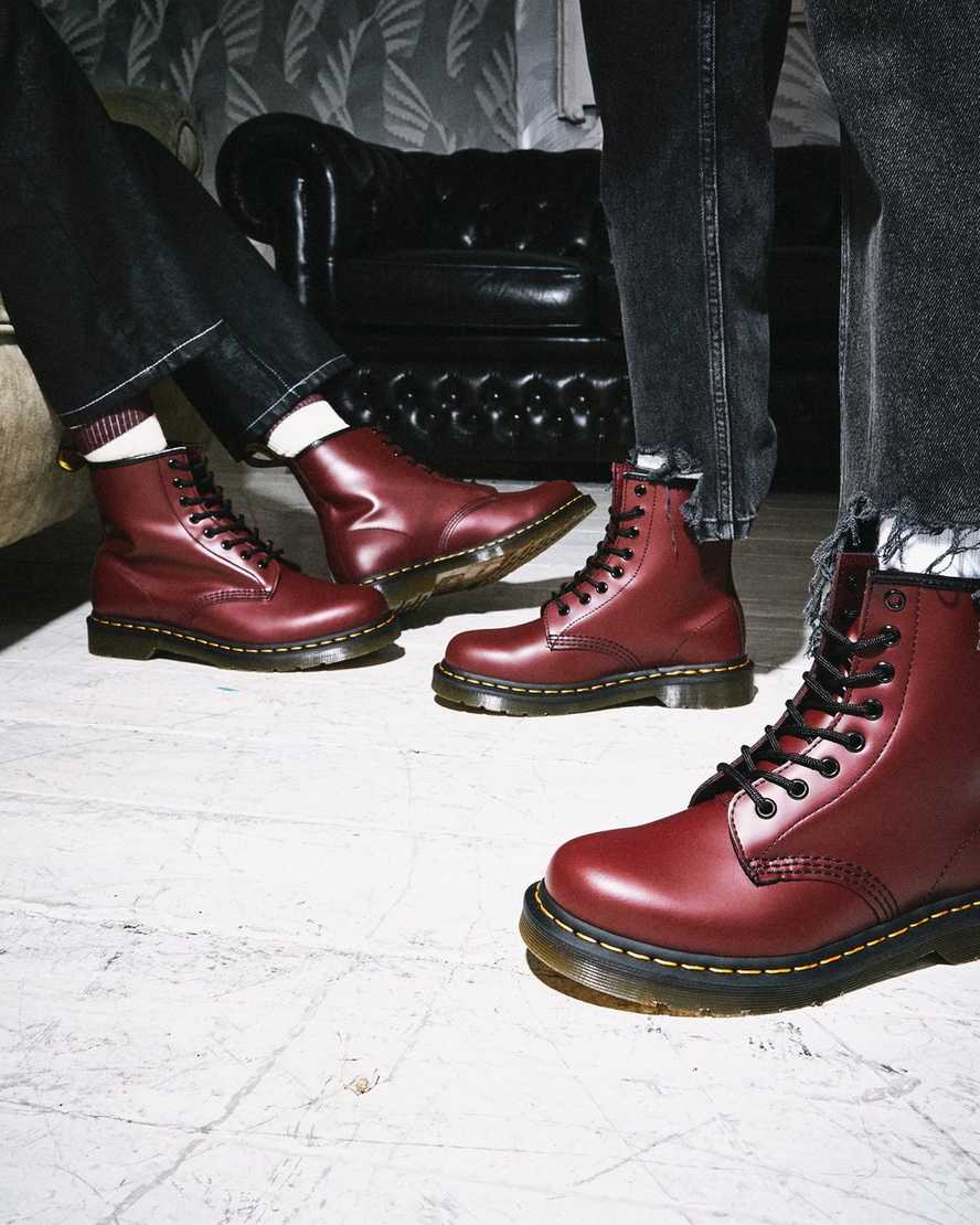 rote dr. martens 1460 glatte herren-schnürstiefel