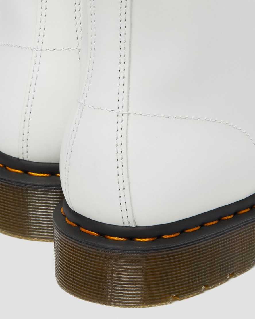 weiße dr. martens 101 yellow stitch smooth damen-ankle-boots