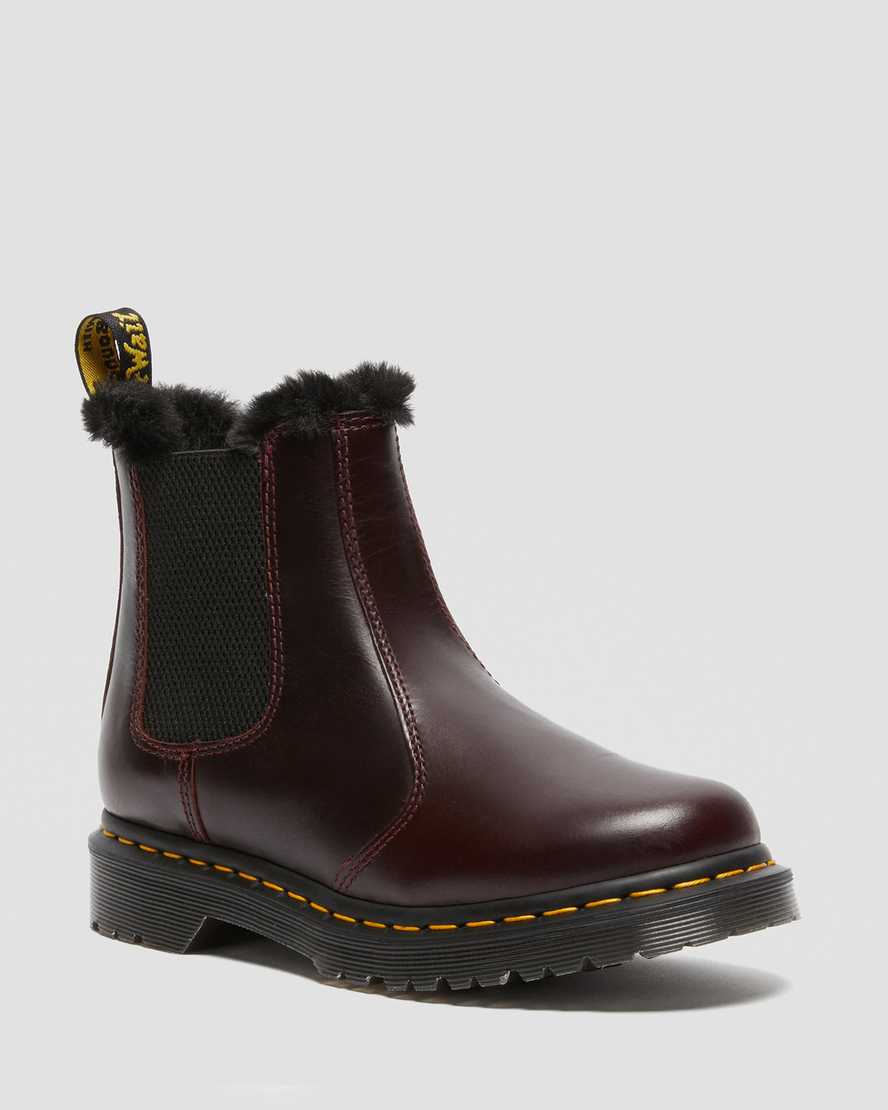 burgunderrote dr. martens 2976 leonore chelsea boots für damen mit kunstfellfutter.