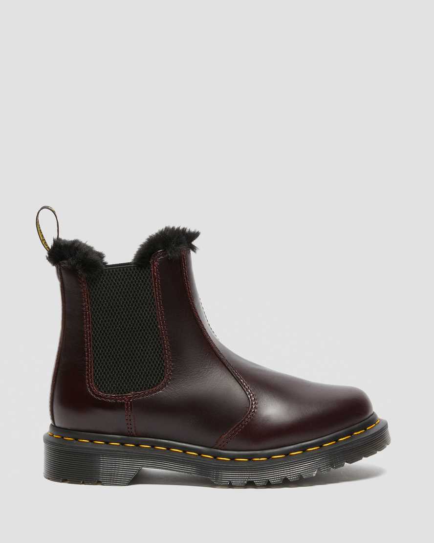 burgunderrote dr. martens 2976 leonore chelsea boots für damen mit kunstfellfutter.