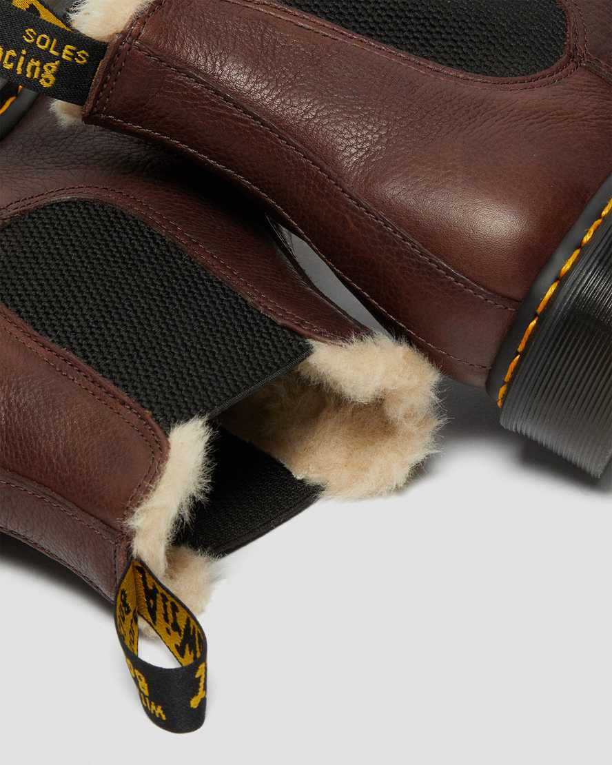 braune dr. martens 2976 chelsea boots für damen mit kunstfellfutter