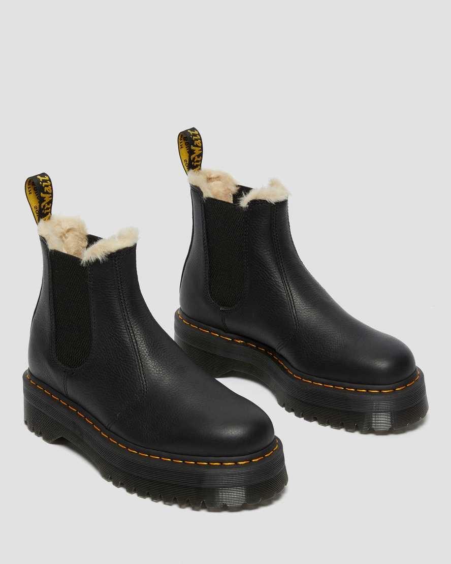 schwarze dr. martens 2976 chelsea boots mit kunstfellfutter und plateausohle für damen.