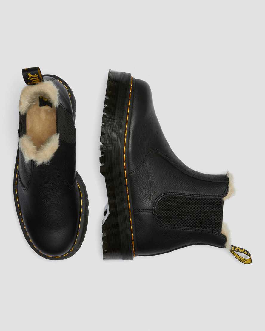 schwarze dr. martens 2976 chelsea boots mit kunstfellfutter und plateausohle für damen.