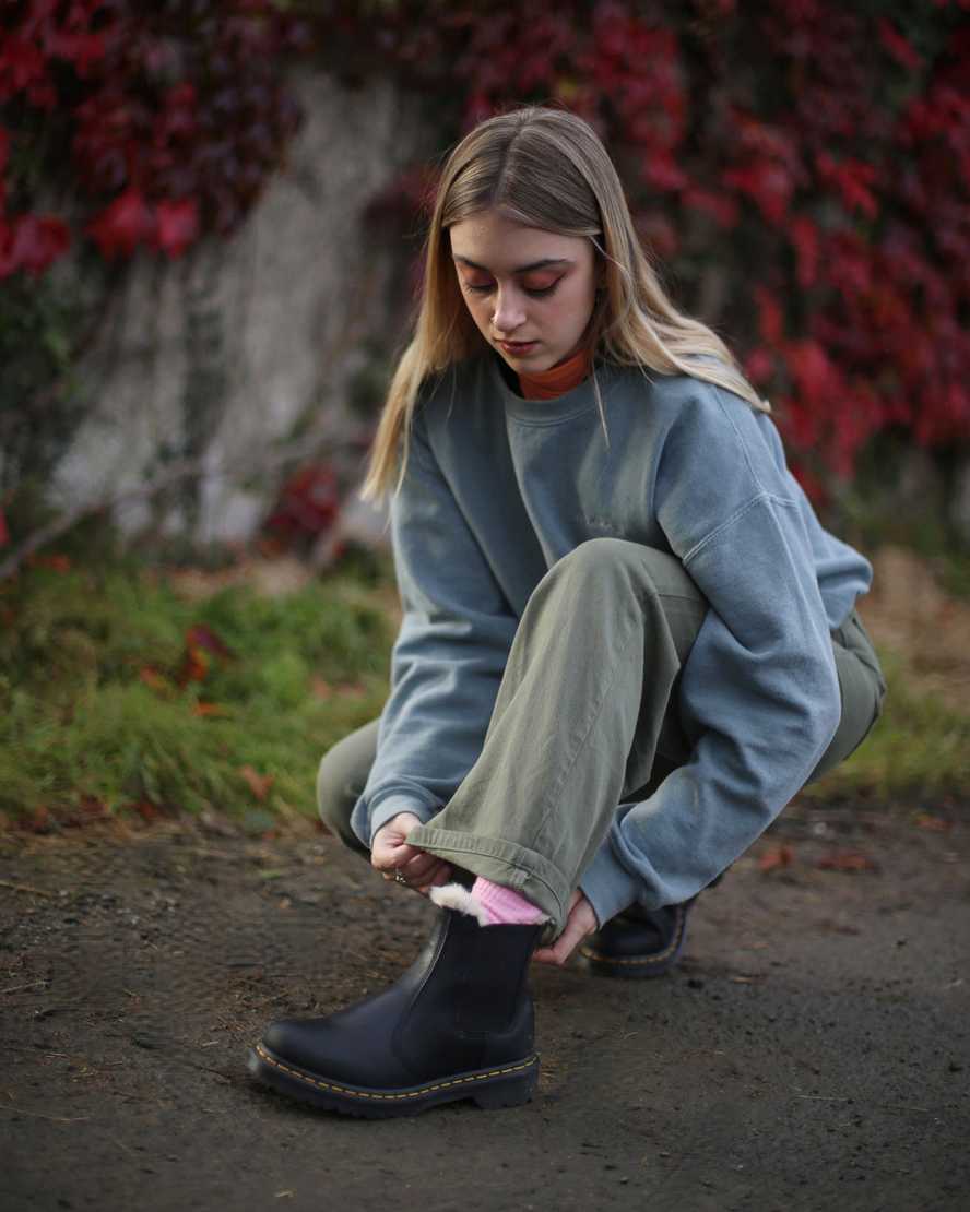schwarze dr. martens 2976 chelsea boots für damen mit kunstfellfutter