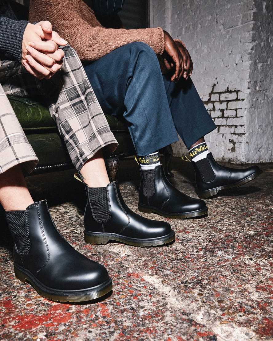 schwarze dr. martens 2976 smooth chelsea boots für damen