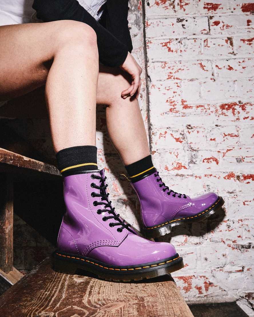 lila dr. martens 1460 lackleder-schnürstiefel für damen