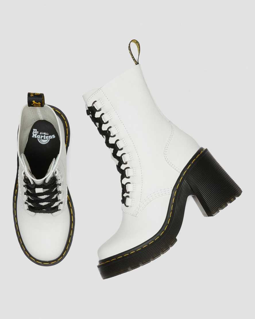 weiße dr. martens chesney schnürstiefel mit ausgestelltem absatz für damen
