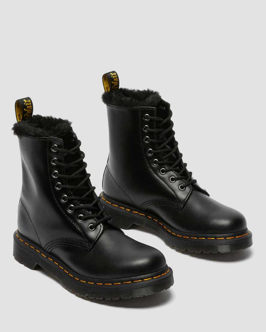 schwarze dr. martens 1460 serena schnürstiefel für damen mit kunstfellfutter.