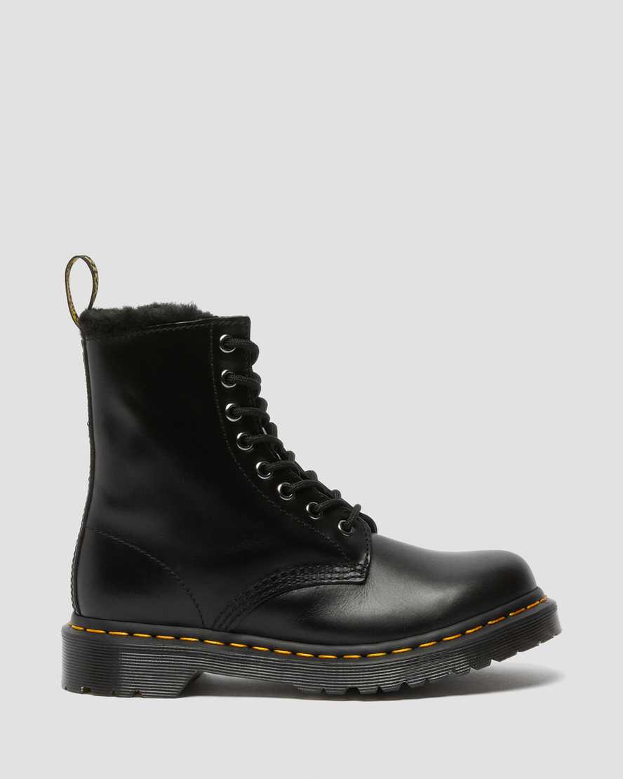 schwarze dr. martens 1460 serena schnürstiefel für damen mit kunstfellfutter.