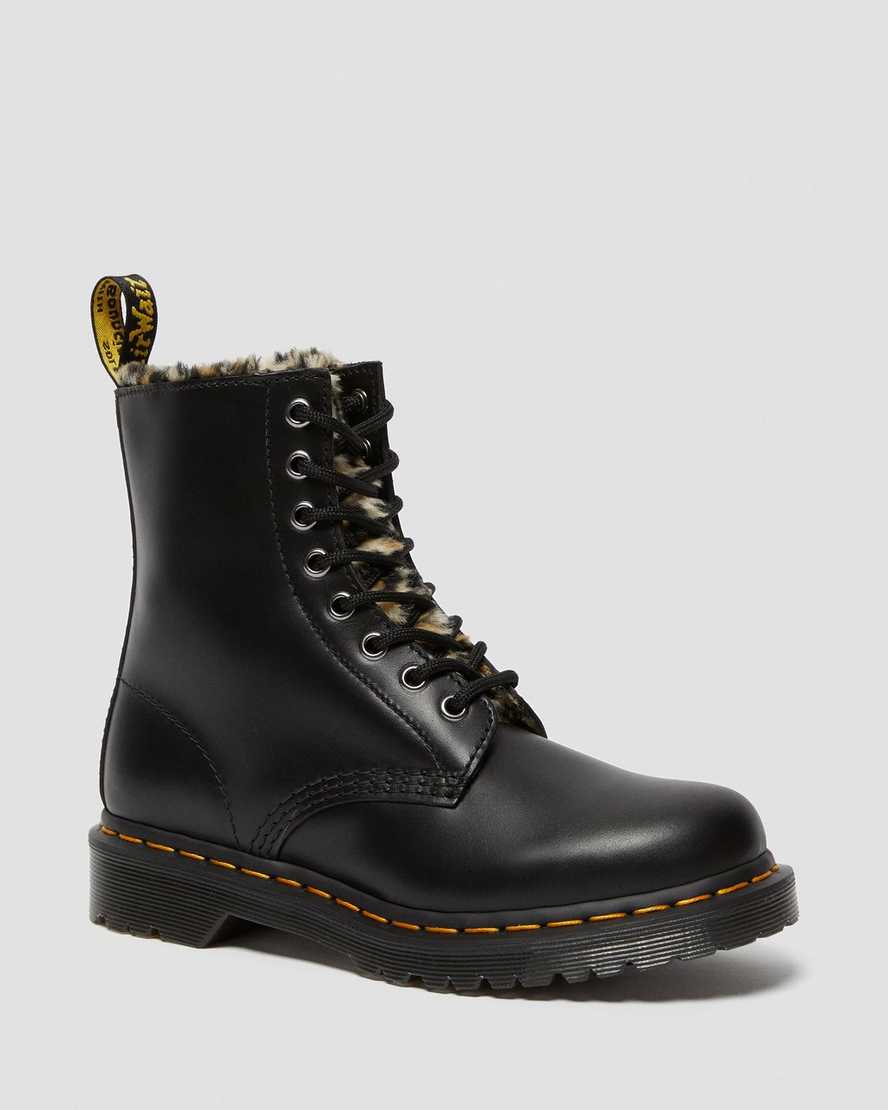schwarze dr. martens 1460 serena damenstiefel mit leopardenmuster und kunstfellfutter