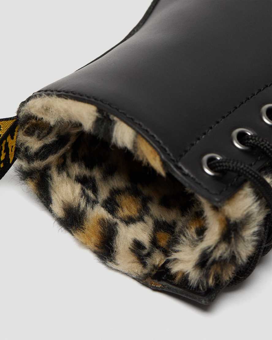 schwarze dr. martens 1460 serena damenstiefel mit leopardenmuster und kunstfellfutter