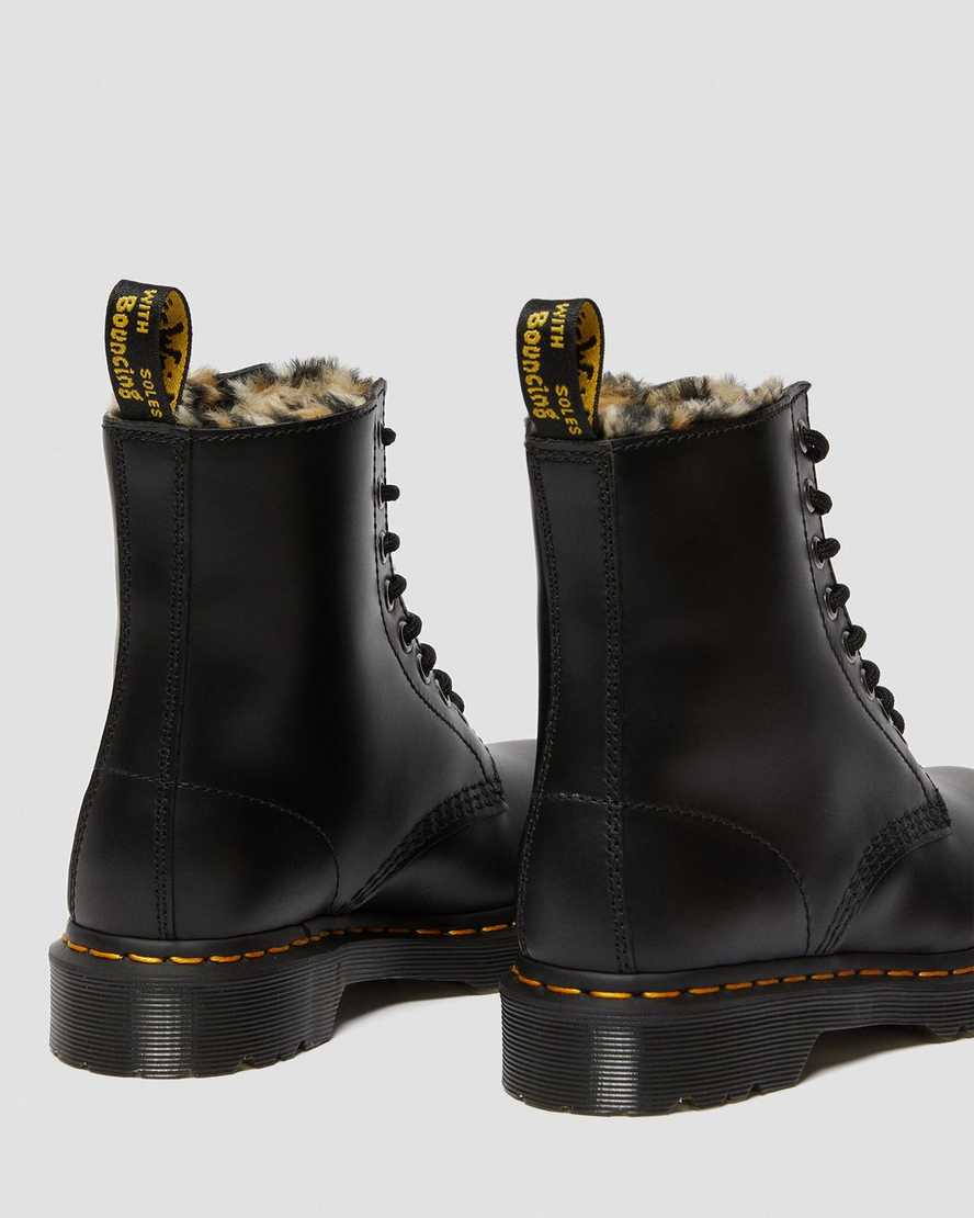 schwarze dr. martens 1460 serena damenstiefel mit leopardenmuster und kunstfellfutter