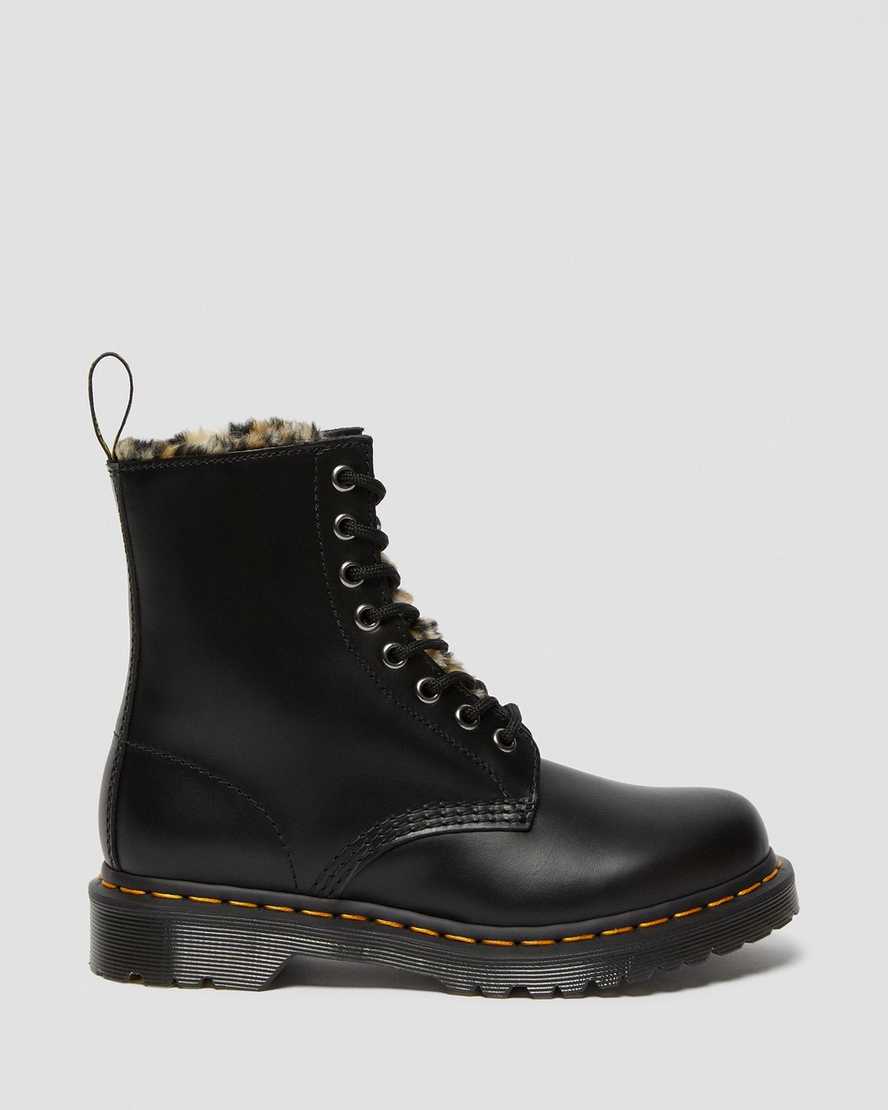 schwarze dr. martens 1460 serena damenstiefel mit leopardenmuster und kunstfellfutter