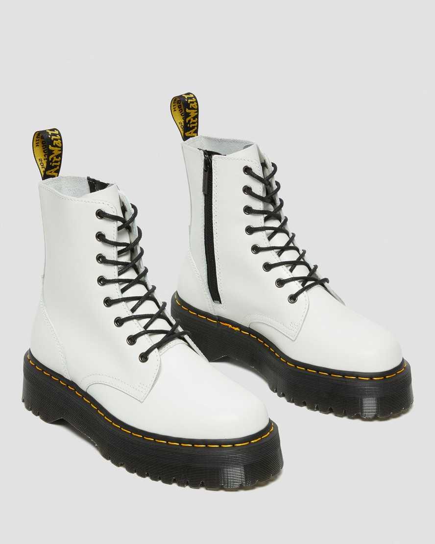 weiße dr. martens jadon smooth damen-plateaustiefel